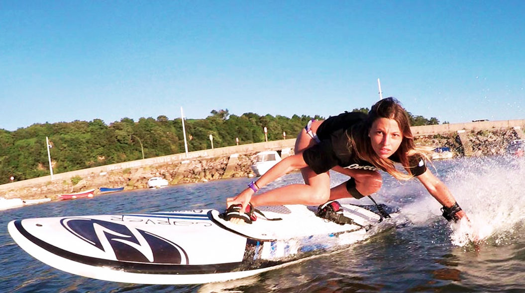 波がなくても楽しめる「電動サーフボード」【コレは欲しい】 | TABI LABO