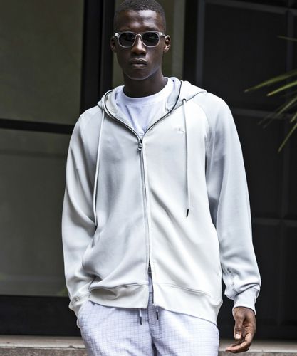 1PIU1UGUALE3 RELAX(ウノピゥウノウグァーレトレ リラックス)3ロゴワッ