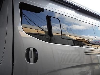 キャラバン/NV350 ワイド スライドウィンドウガラス（小窓付き） - 350