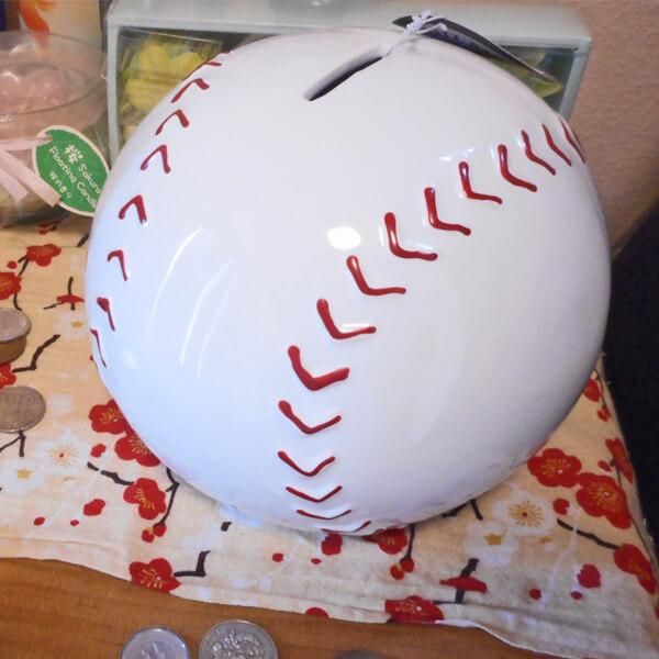 野球ボール型のインテリア貯金箱 | ボールグッズ通販サイト の