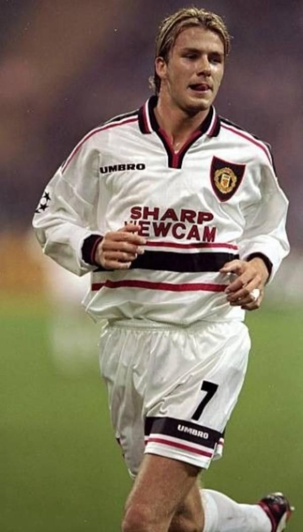 マンチェスターユナイテッド トレブル ユニフォーム UMBRO