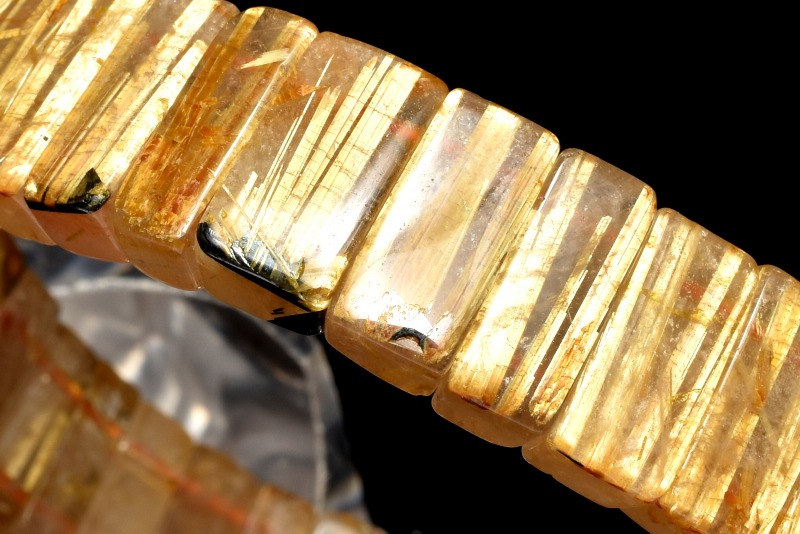 1点物】ヘマタイト入り ゴールデンタイチンルチルクォーツ 5-7x13mm