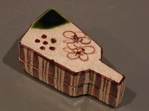 茶道具 織部焼 山口錠鉄作 香合 時代箱 V 8373 茶道具 織部焼 山口錠鉄