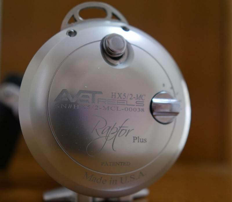 ベイトリール:ジギングと投げ釣り:HX5/2 MC RAPTOR 左ハンドル