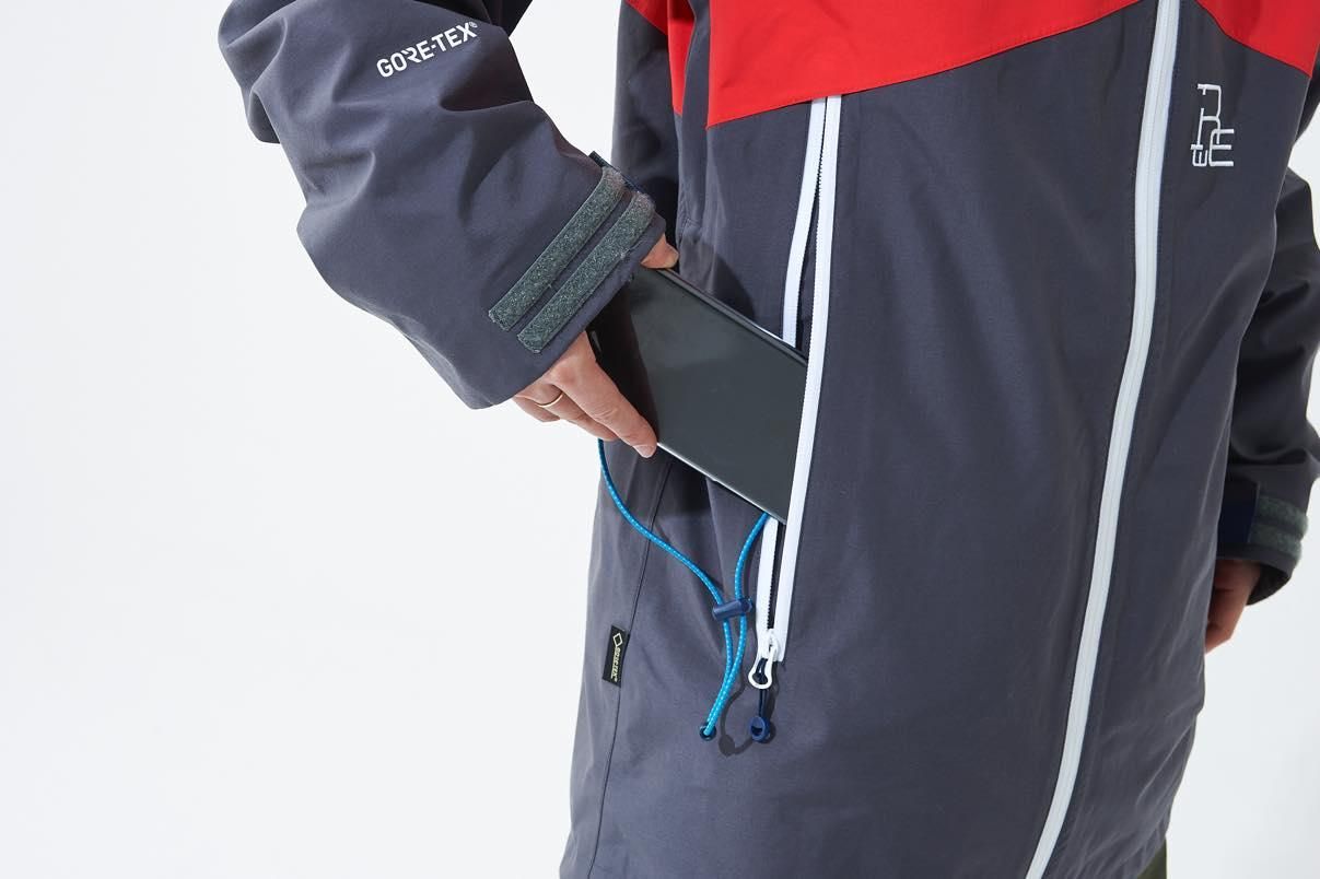 INSANE JKT [GORE-TEX?] 2L BLACK x D-BLUE 展示サンプル Mサイズ