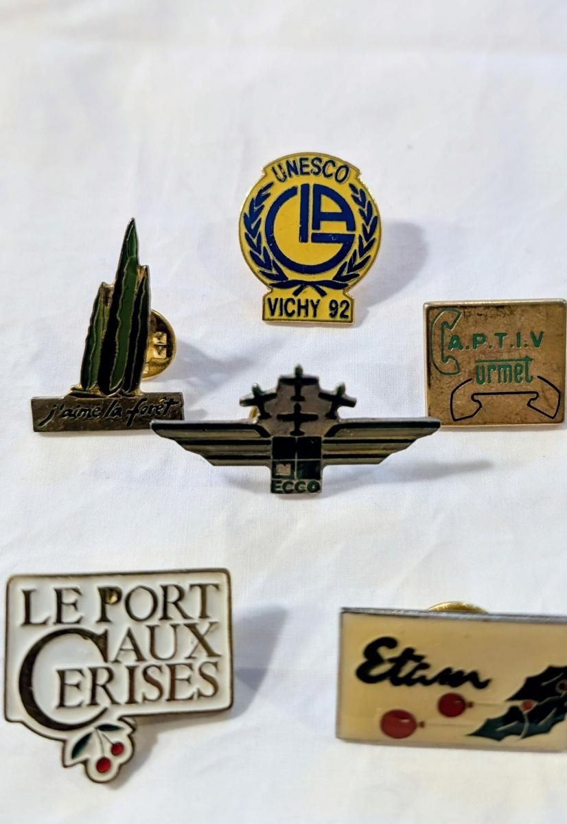 フランス製可愛い植物モチーフのヴィンテージピンズアンティーク