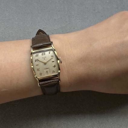 ELGIN（エルジン）10K金張 トノーケース フリルベゼル 全数字 スモール