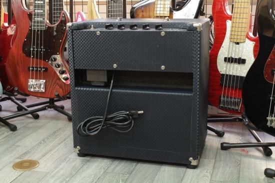 Ampeg B-50R ROCKET BASS - Geek IN Box