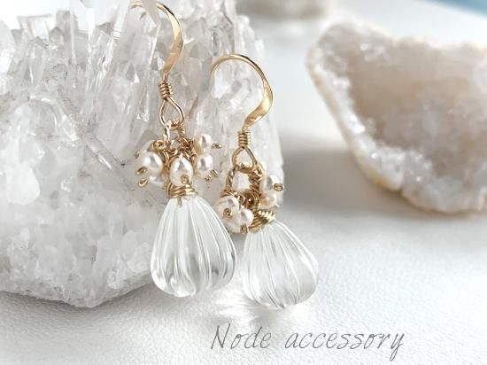 K14GF クリスタルクォーツ&淡水パール カービングドロップピアス