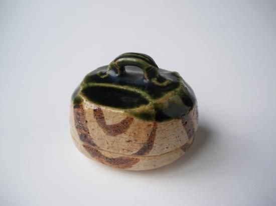 織部 ハジキ香合 (共箱)松本鐵山 - 茶道具販売 栗林園