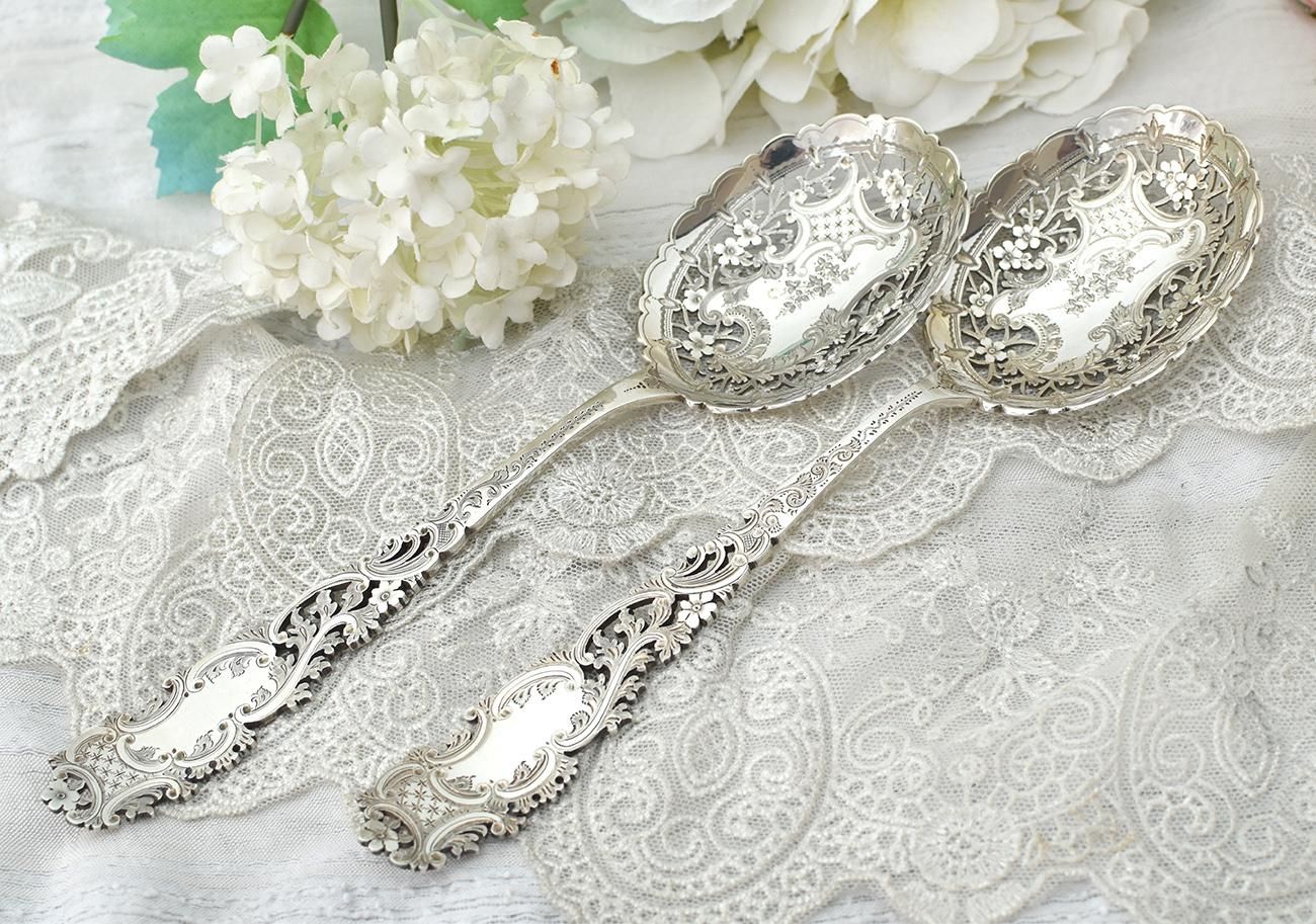 英国アンティーク銀器【純銀】1903年 透かしのサービングスプーン