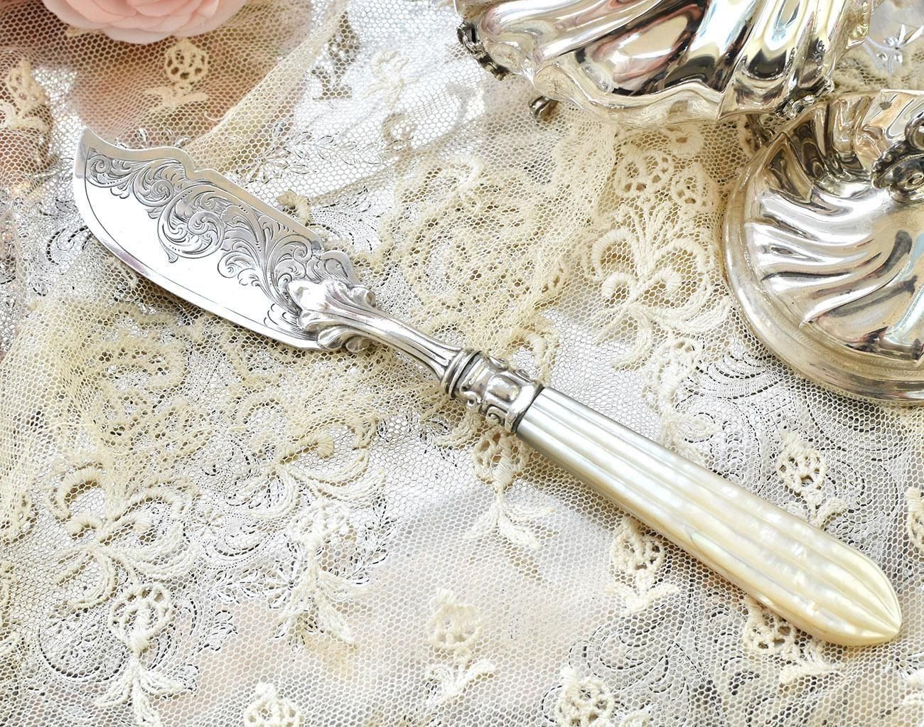 英国アンティーク【純銀】1858年 白蝶貝バターナイフ