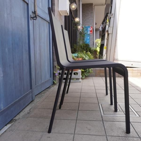 Vitra(ヴィトラ)社の.03(ゼロスリー) 2脚セットです。スタッキングも