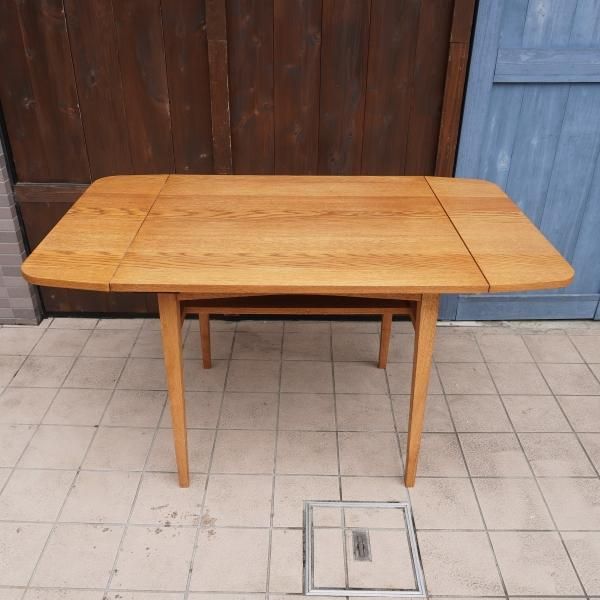 unico(ウニコ)のKURT(クルト) バタフライテーブル。オーク材の