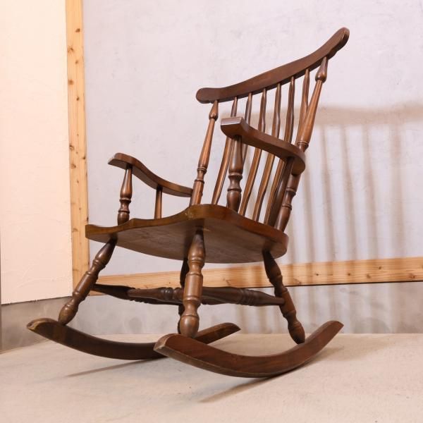 Shin Lee（シンリー）のウィンザータイプのロッキングチェアです