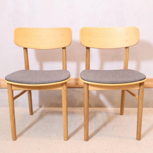 人気の無印良品(MUJI)のオーク材ラウンドチェア 2脚セットです