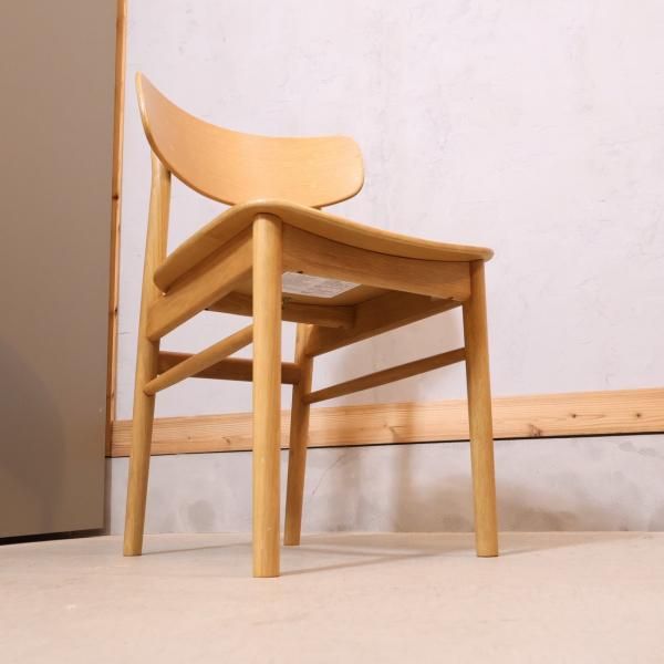 人気の無印良品(MUJI)のオーク材を使用したラウンドチェアです