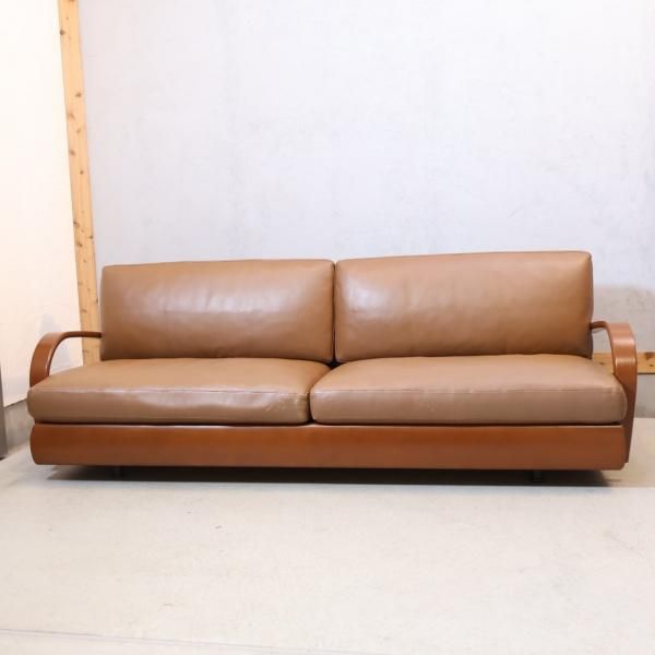 arflex(アルフレックス)のPOPPY(ポピー) 本革 3人掛けソファです。風格