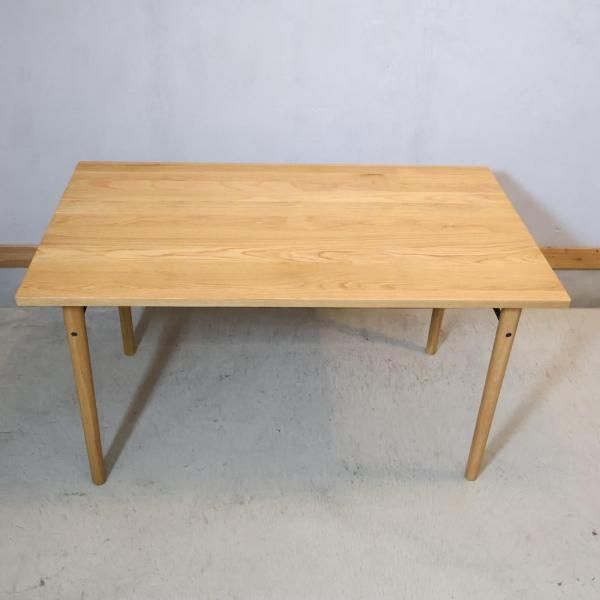 unico(ウニコ)のNEAL(ニール)シリーズのダイニングテーブルです