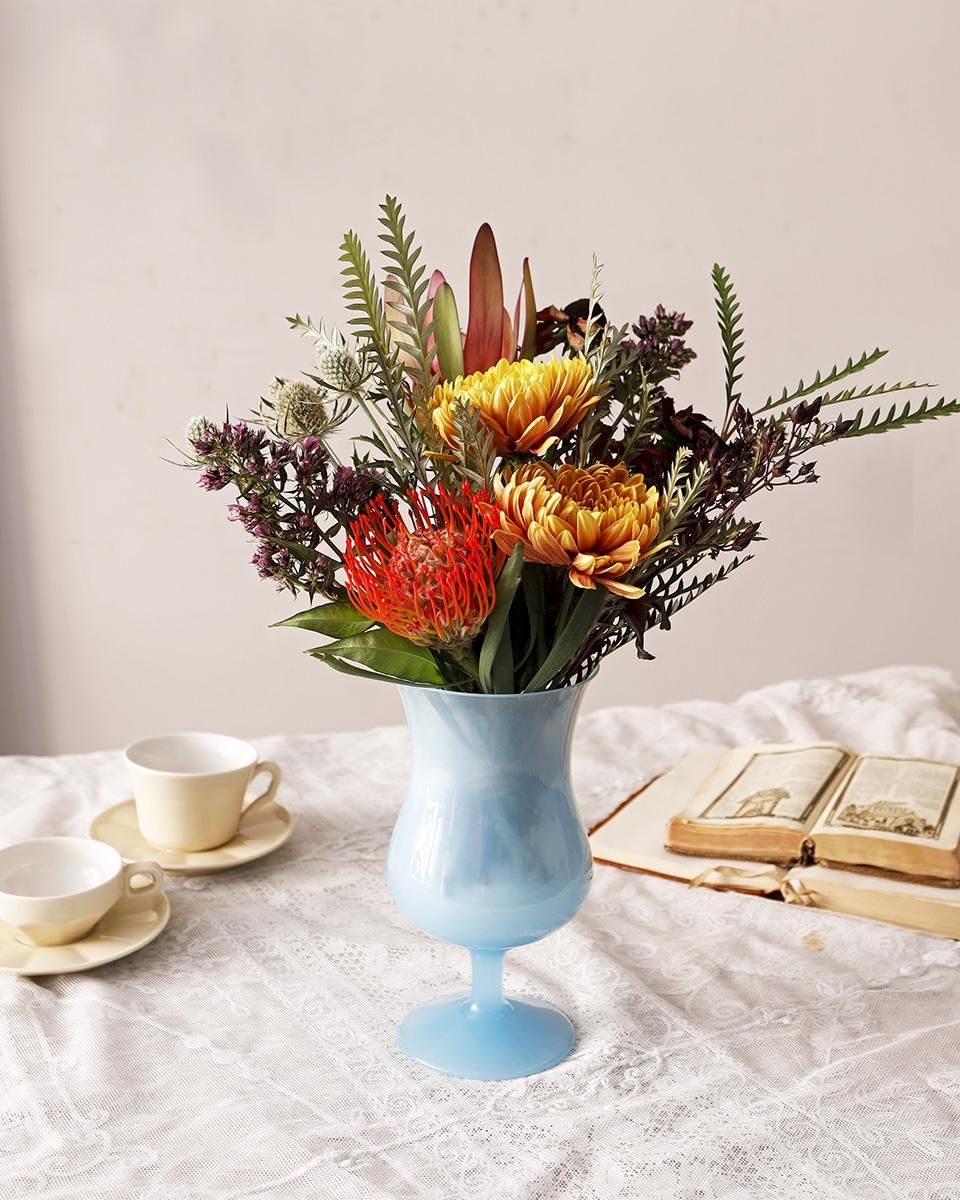 フランスアンティーク オパリンガラスが使用されたフラワーベース