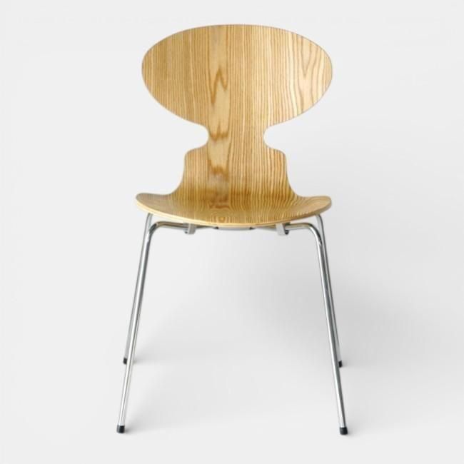 カフェ気分の名作チェア｜ヤコブセン「アントチェア」おしゃれ