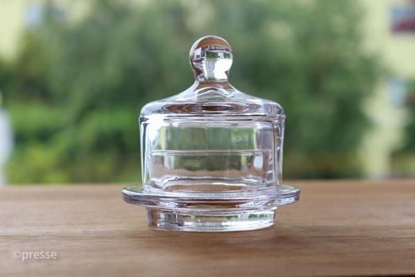 スウェーデンでみつけたガラスの蓋つきキャンドルホルダー