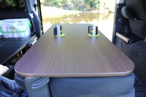 セカンドシートテーブル｜200系ハイエース用で快適な車中泊を実現｜TK