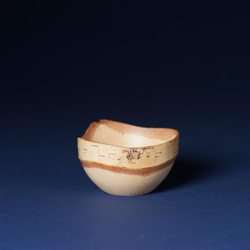 北海道の白樺を丸ごと使った盆栽鉢です。