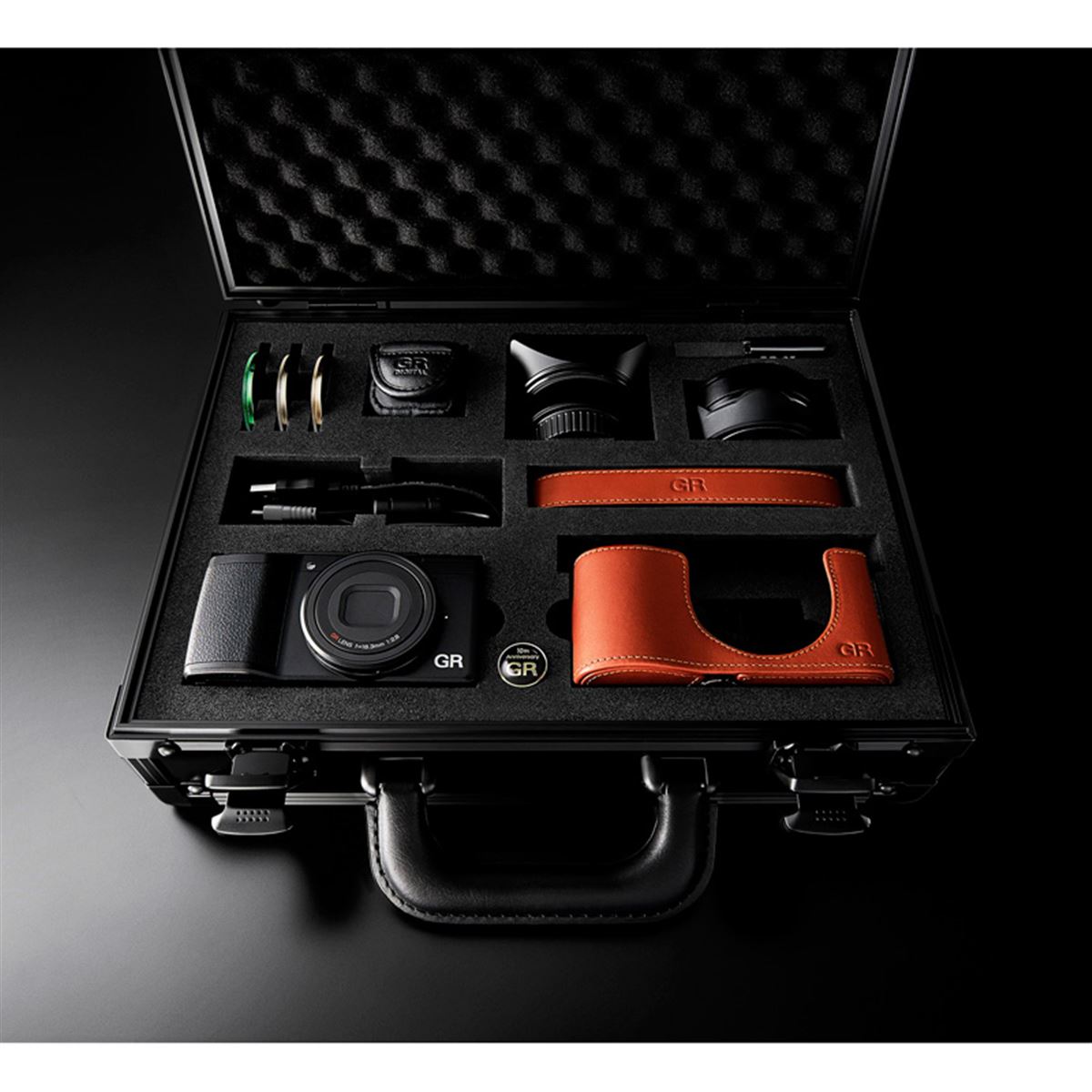 リコー、全世界1200台限定の「GR II Premium Kit」を10/23発売 - 価格.com