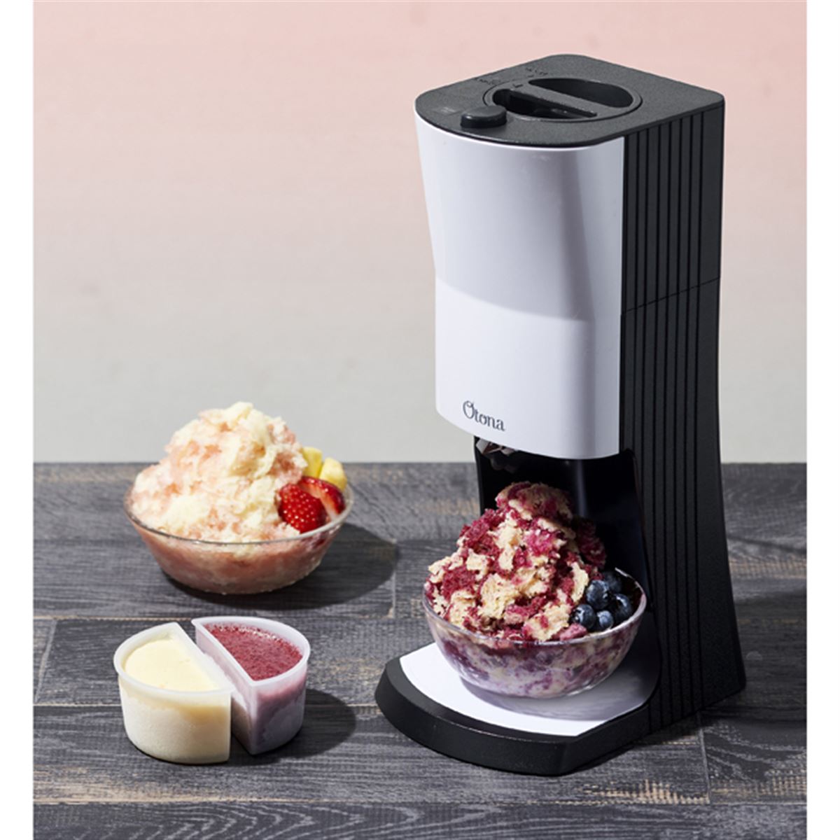 ドウシシャ、2色のかき氷が出てくる「電動ふわふわ とろ雪かき氷器