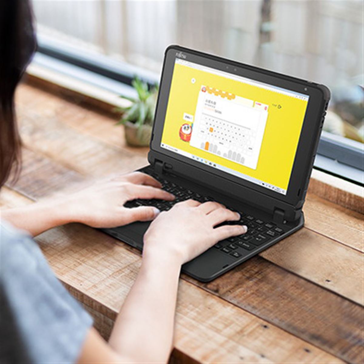 富士通が10.1型の2in1「arrows Tab EH」発表、GIGAスクールモデルと