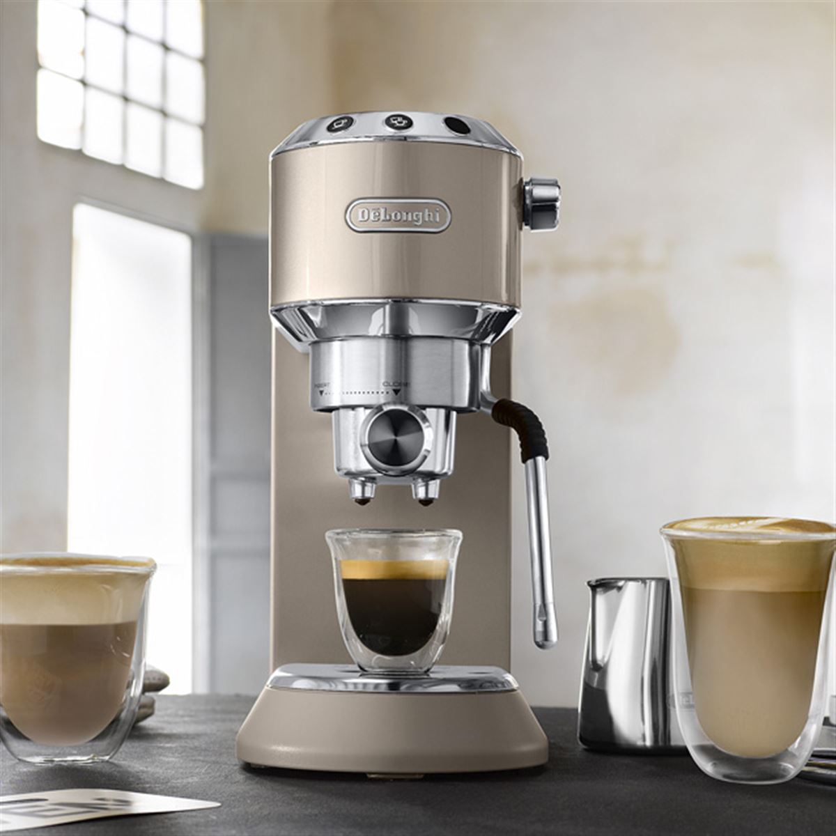 デロンギ、ラテアートに適したフォームミルクを作れるエスプレッソ