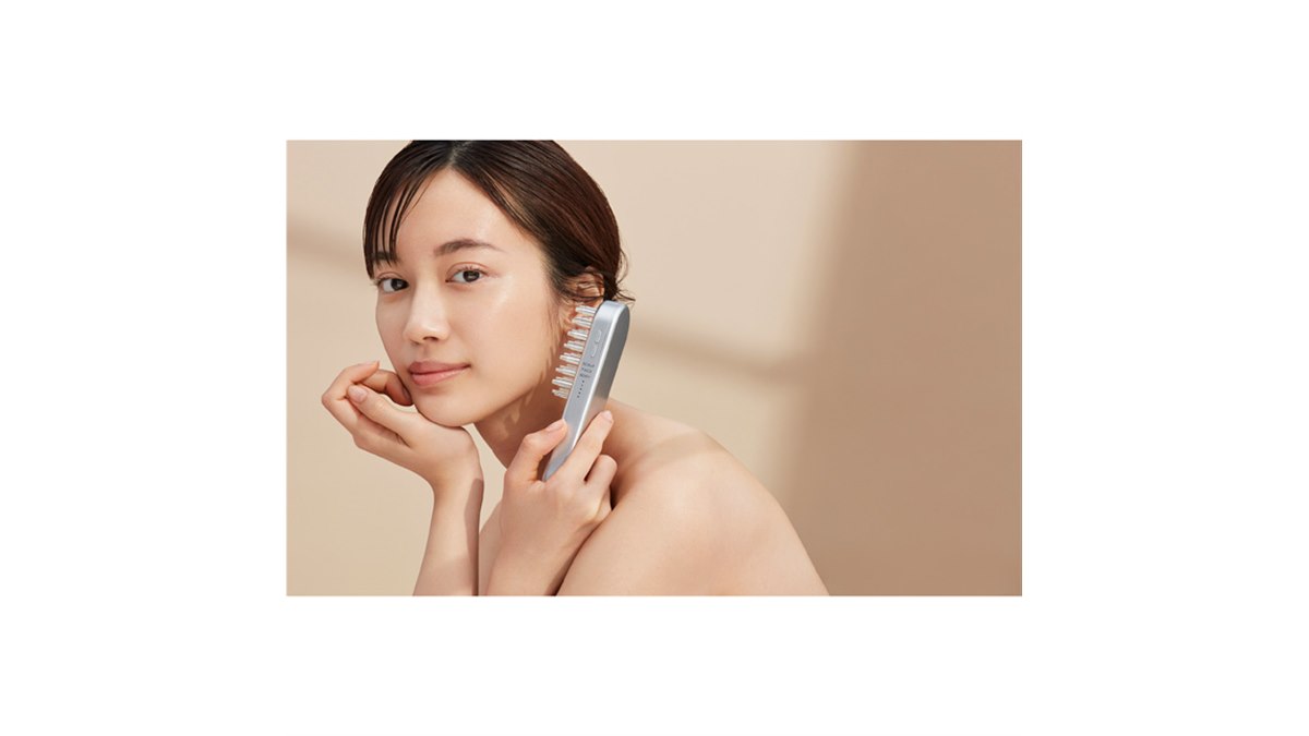 SALONIA、“独自のEMS周波数で全身ケア”する美顔器「EMSリフトブラシ