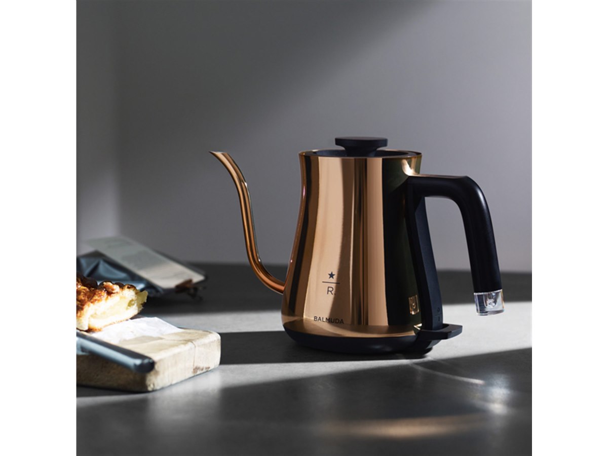 高級スタバが中目黒にオープン、「バルミューダ×スタバ 電気ケトル」に