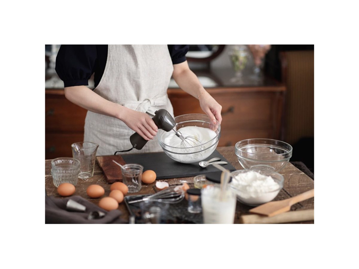貝印、「混ぜる」「泡立てる」に特化した「SMART&COMPACT HAND MIXER