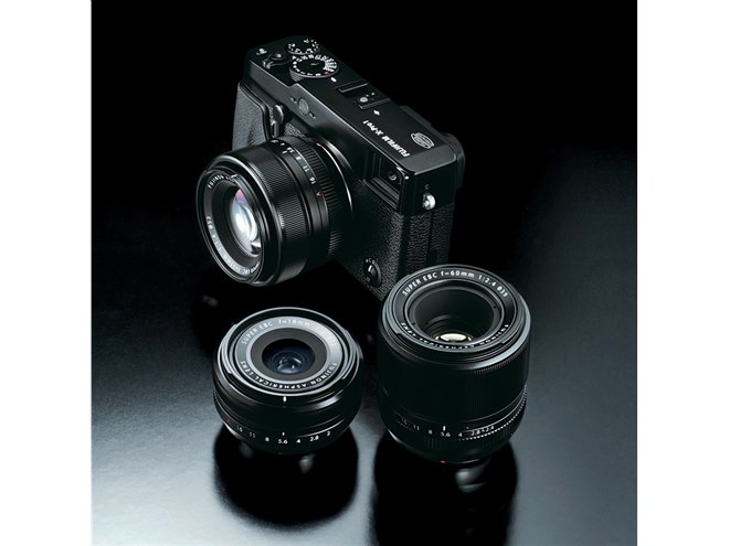 富士フイルム、同社初のミラーレス一眼「FUJIFILM X-Pro 1」を発表