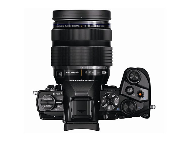 オリンパス、一眼レフを統合するミラーレス最上位機「OM-D E-M1