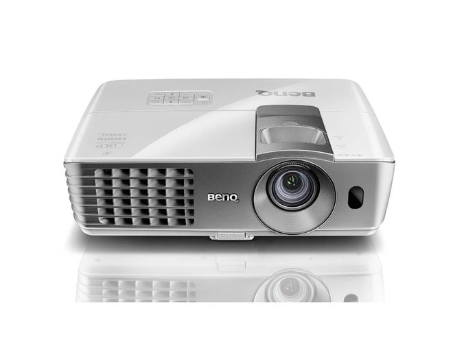 BenQ、1.5mで100型投写が可能な超短焦点プロジェクターなど2機種