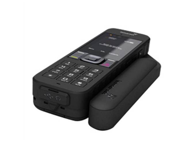 KDDI、待ち受け最大160時間のグローバル衛星携帯電話「IsatPhone 2