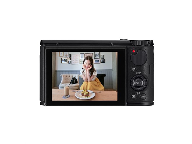 カシオ、超広角レンズ搭載で美肌機能も強化した自撮りカメラ「EX