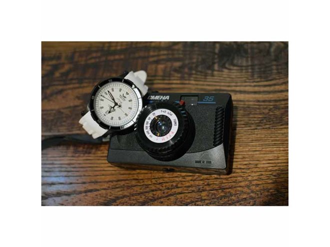 旧ソ連製トイカメラ「Lomo Smena 35」、未使用デットストック品の販売