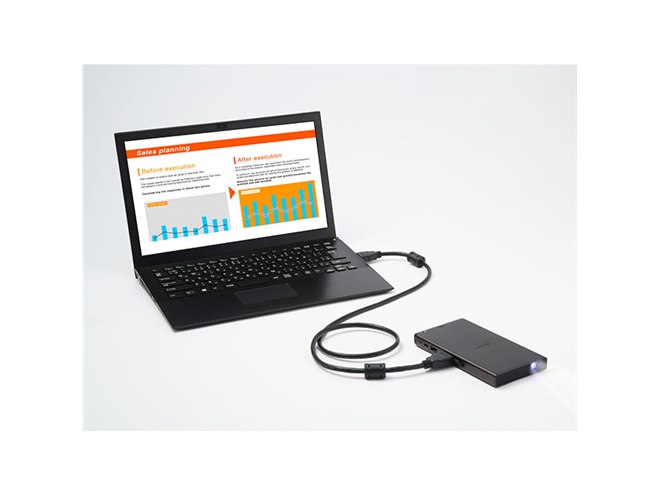 ソニー、280gでポケットサイズのモバイルプロジェクター「MP-CD1