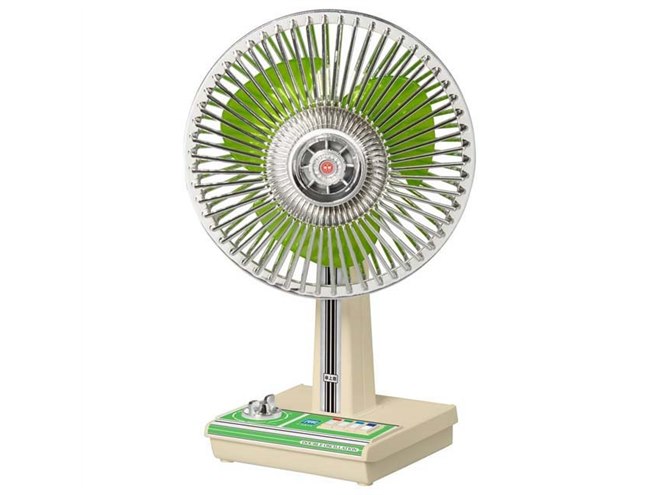懐かしのレトロ扇風機を全高17cmで再現、首振り機能やタイマー機能付き