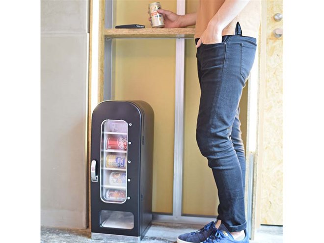 サンコー、“自動販売機のようなギミック”を備えた保冷庫「俺の自販機