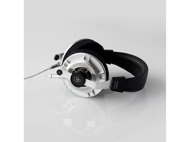 final、プロ向けのチューニングを施した平面磁界型ヘッドホン「D8000