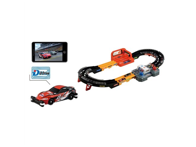 トミカが初のNFCチップ搭載、CG映像登場の「デジタルアクセル