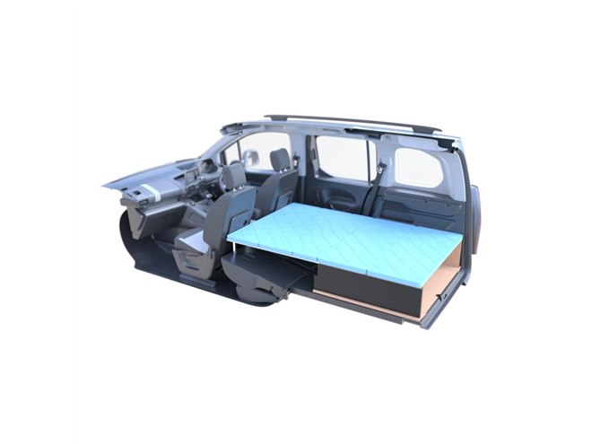 シトロエン・ベルランゴ」用の車中泊キット「アグレ・ベッドキット」が