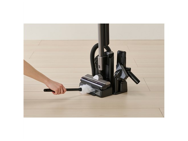 アイリスオーヤマ史上最軽量をうたう、標準質量1.4kgのスティック