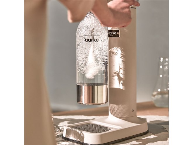 アールケ、ソーダマシン「Carbonator 3」に新色サンドベージュを限定