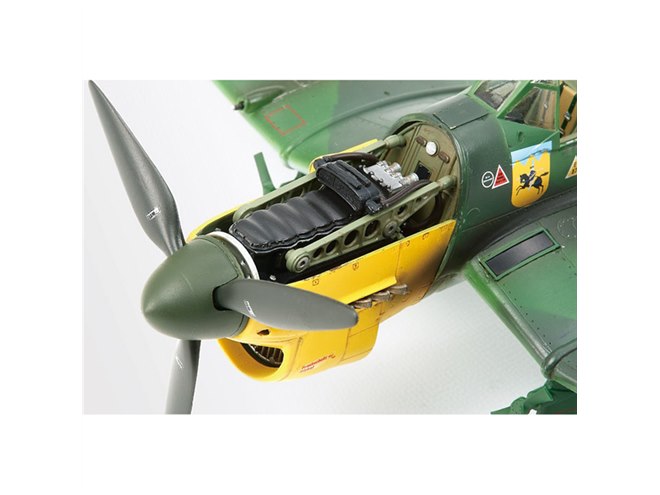 ドイツ空軍の急降下爆撃機「Ju87 B-2 スツーカ」の1/48模型、本日1/8
